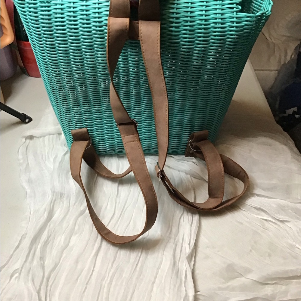💕Woven backpack purse - Picture 5 of 6